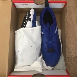 Nike Renew Lucent Sneakers Boys size 2.5 Hyper Blue